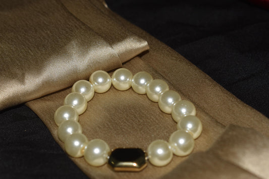 Golden Grace Pearls Bracelet
