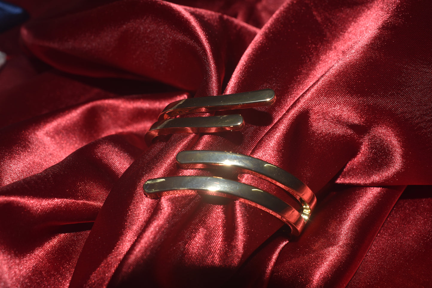 Crimson Gleam– Anti-Tarnish Gold Edition