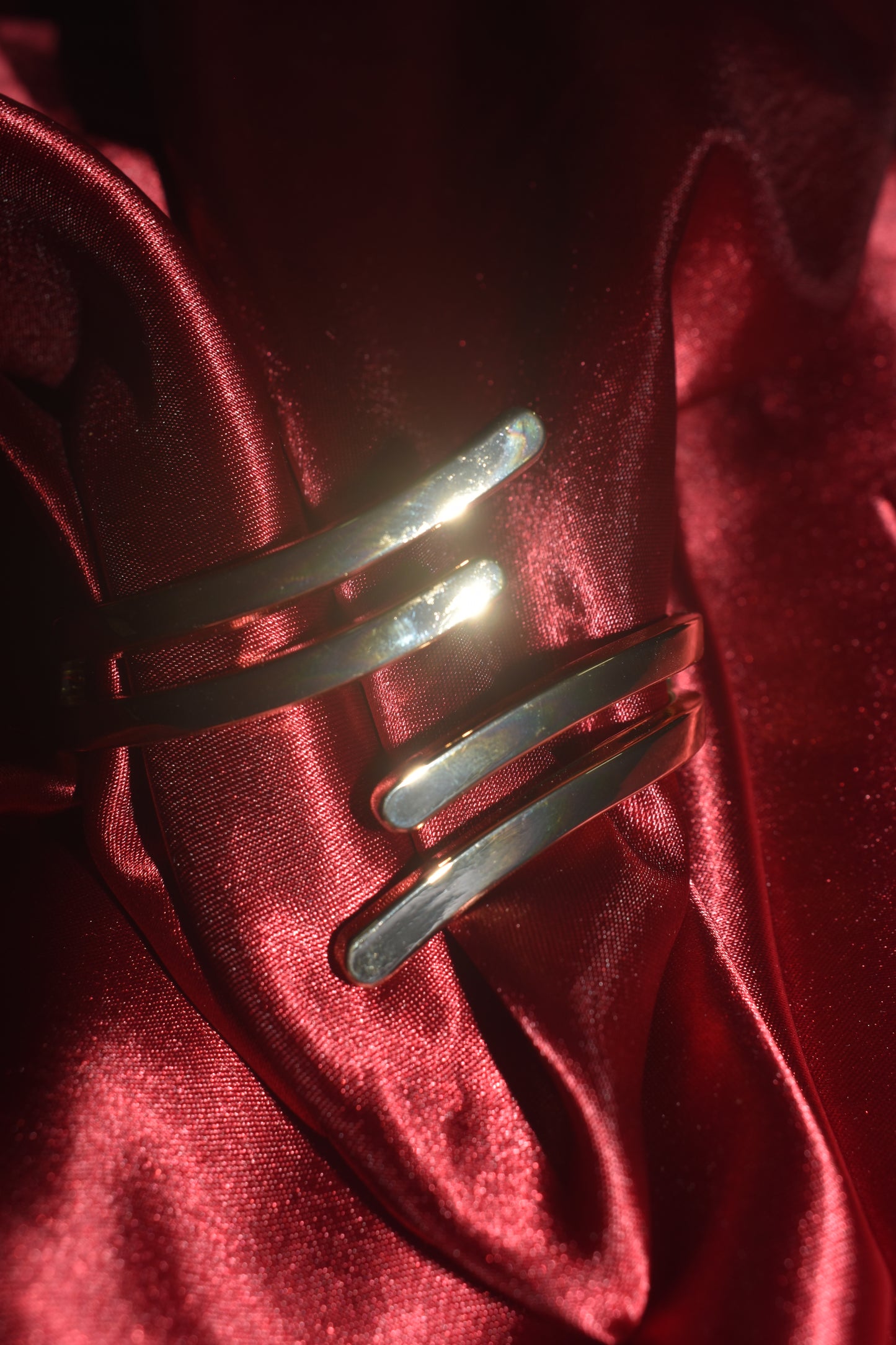Crimson Gleam– Anti-Tarnish Gold Edition